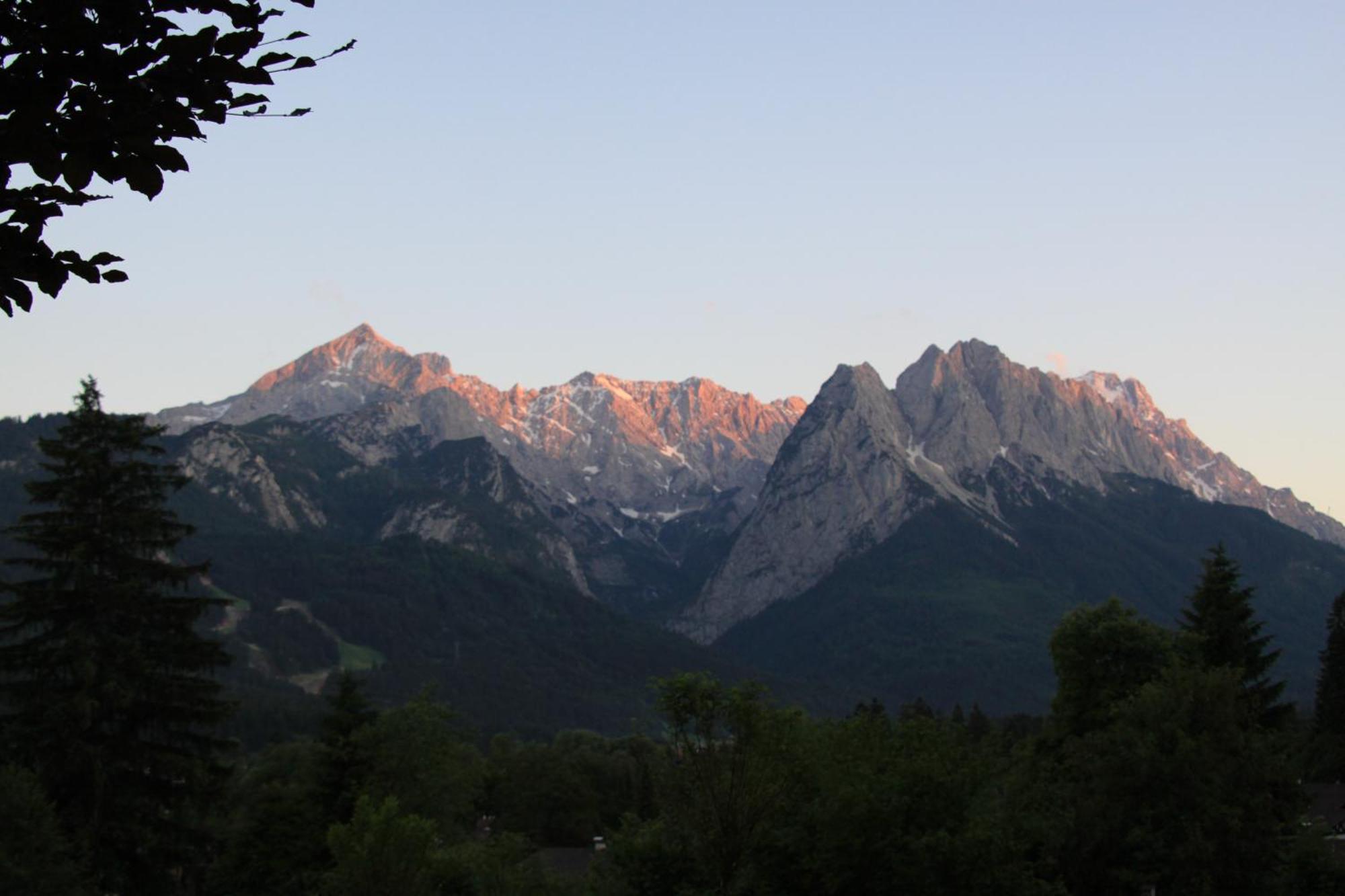 Ferienwohnung Almhuettenweg Dreitorspitze Garmisch-Partenkirchen Bagian luar foto